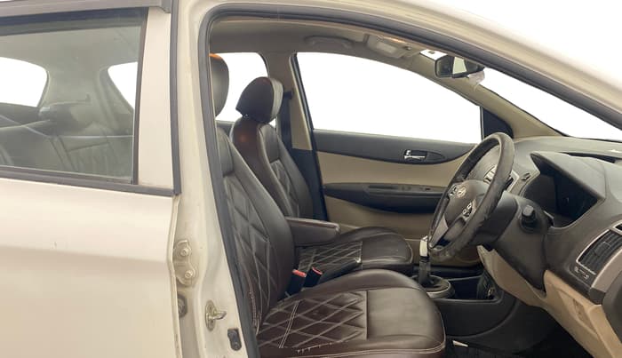 2014 Hyundai i20 ASTA 1.4 CRDI, Diesel, Manual, 1,42,812 km, Right Side Front Door Cabin