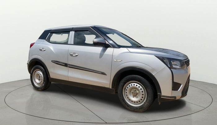 2020 Mahindra XUV300 W4 1.2 PETROL, Petrol, Manual, 29,751 km, Right Front Diagonal