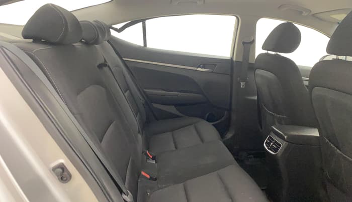 2017 Hyundai New Elantra 2.0 S PETROL, Petrol, Manual, 45,909 km, Right Side Rear Door Cabin