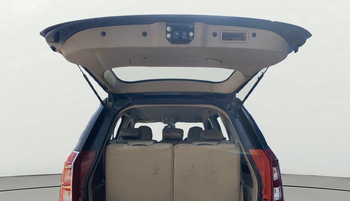 2015 Mahindra XUV500 W6, Diesel, Manual, 1,13,116 km, Boot Door Open