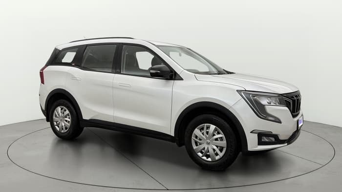 2023 Mahindra XUV700 MX P MT 5 STR, Petrol, Manual, 23,159 km, Right Front Diagonal