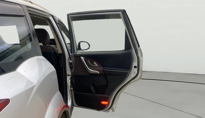 2014 Mahindra XUV500 W8, Diesel, Manual, 1,41,065 km, RHS Rear Door