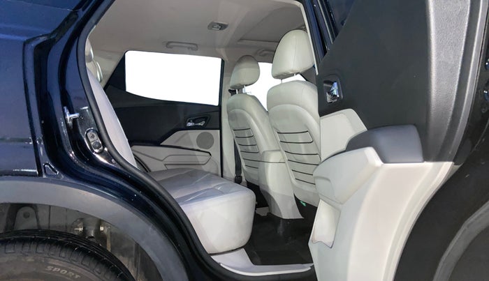 2024 Mahindra XUV300 W8 (O) 1.2 PETROL, Petrol, Manual, 31,207 km, Right Side Rear Door Cabin