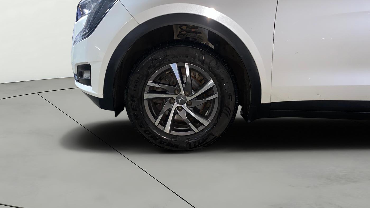 2022 Mahindra XUV700 AX 5 P MT 7 STR (E), Petrol, Manual, 14,076 km, Left Front Wheel