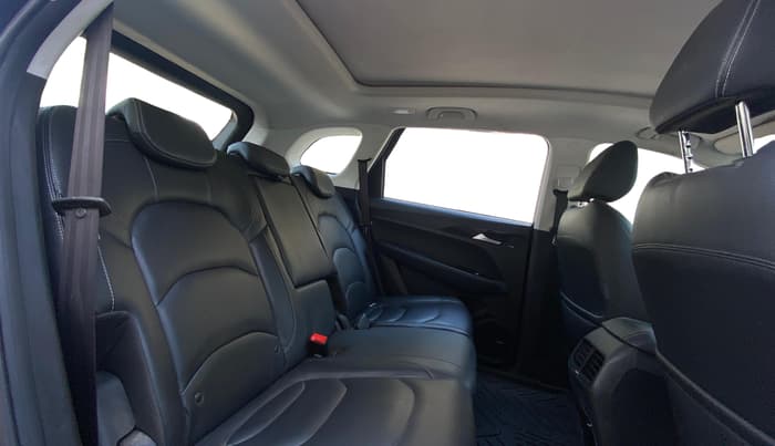 2019 MG HECTOR SHARP 1.5 DCT PETROL, Petrol, Automatic, 1,18,069 km, Right Side Rear Door Cabin