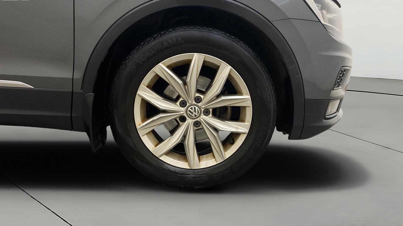 2018 Volkswagen TIGUAN HIGHLINE TDI AT, Diesel, Automatic, 1,39,797 km, Right Front Wheel