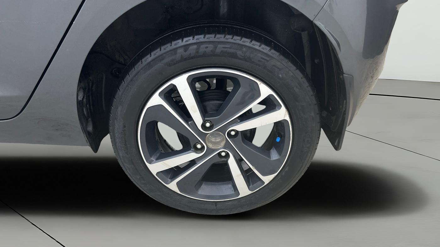 2023 Tata ALTROZ XZA + SUNROOF, Petrol, Automatic, 32,423 km, Left Rear Wheel