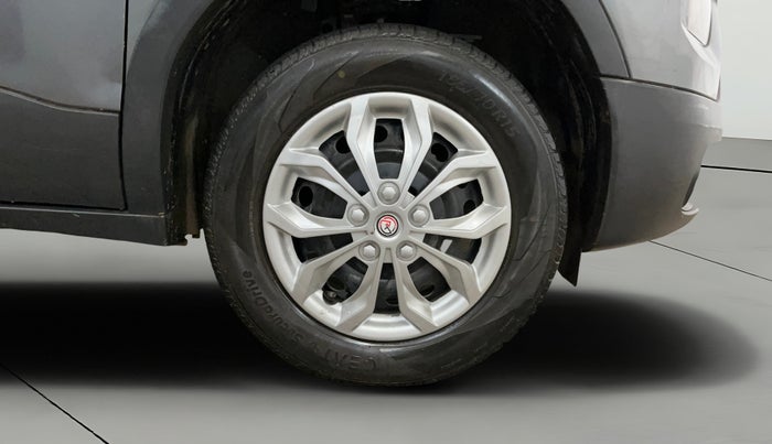 2023 Tata PUNCH PURE MT, Petrol, Manual, 37,808 km, Right Front Wheel