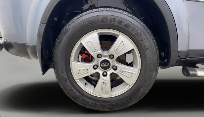 2015 Mahindra XUV500 W6, Diesel, Manual, 1,08,852 km, Right Rear Wheel