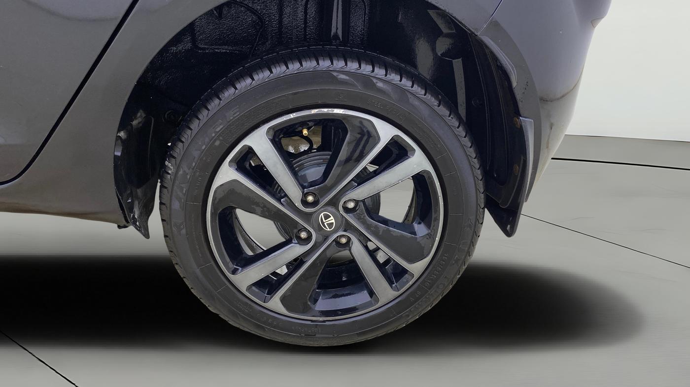 2023 Tata ALTROZ XZ PLUS DIESEL DARK EDITION, Diesel, Manual, 67,338 km, Left Rear Wheel