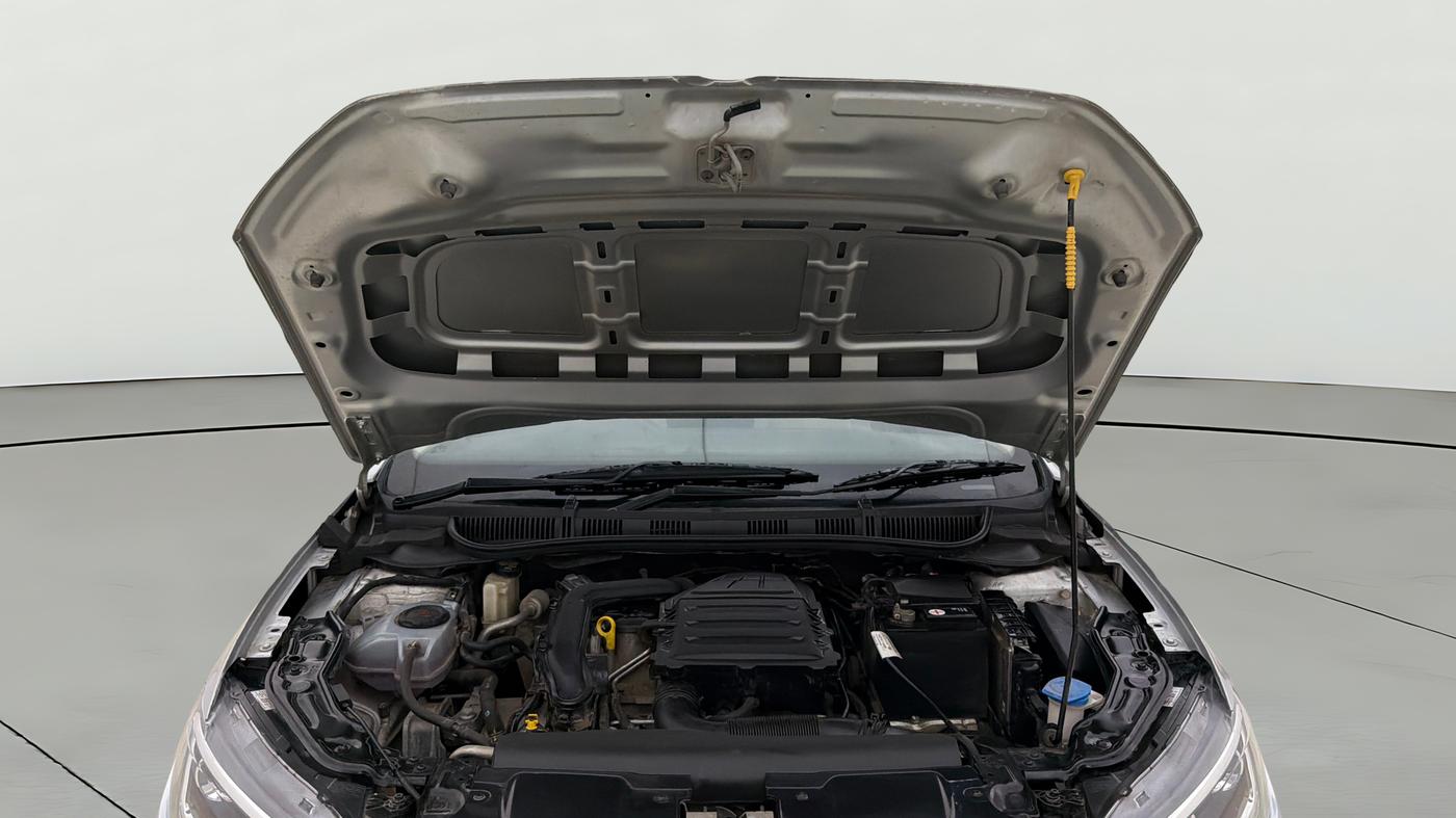 2022 Volkswagen VIRTUS TOPLINE TSI 1.0 MT, Petrol, Manual, 30,440 km, Open Bonet