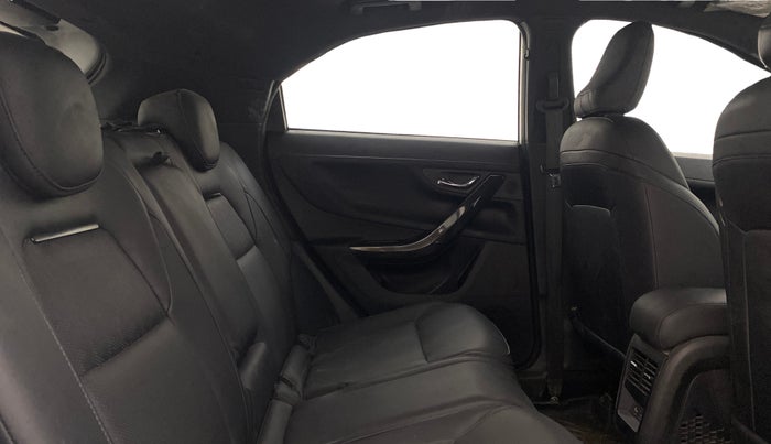 2023 Tata NEXON FEARLESS + SUNROOF DCA DUAL TONE 1.2 PETROL, Petrol, Automatic, 36,407 km, Right Side Rear Door Cabin