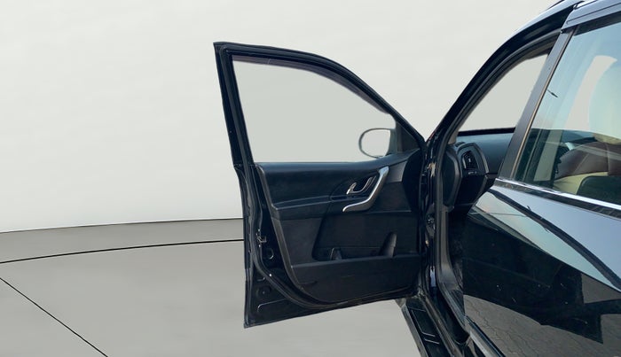 2019 Mahindra XUV500 W9, Diesel, Manual, 56,437 km, LHS Front Door