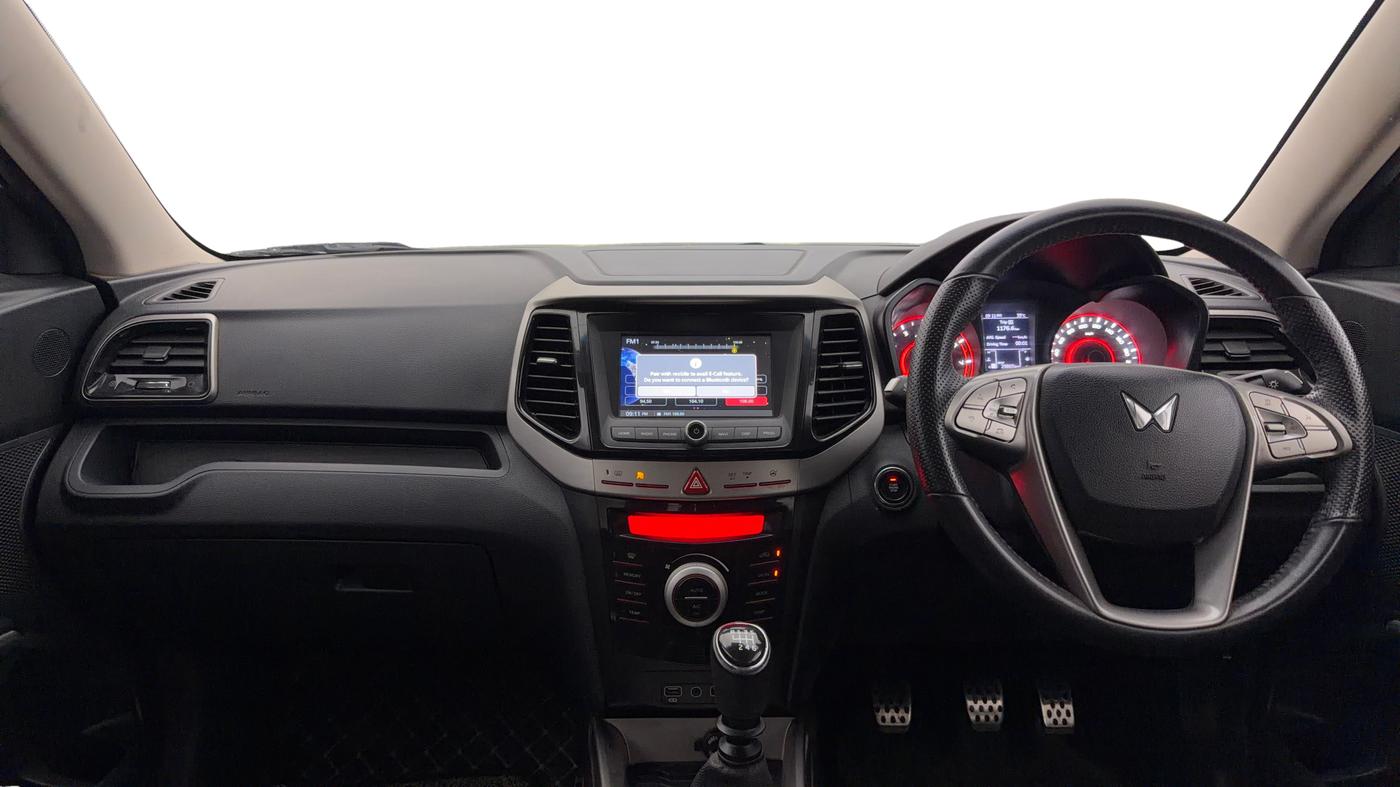 2022 Mahindra XUV300 W8 (O) 1.2 PETROL, Petrol, Manual, 29,859 km, Dashboard