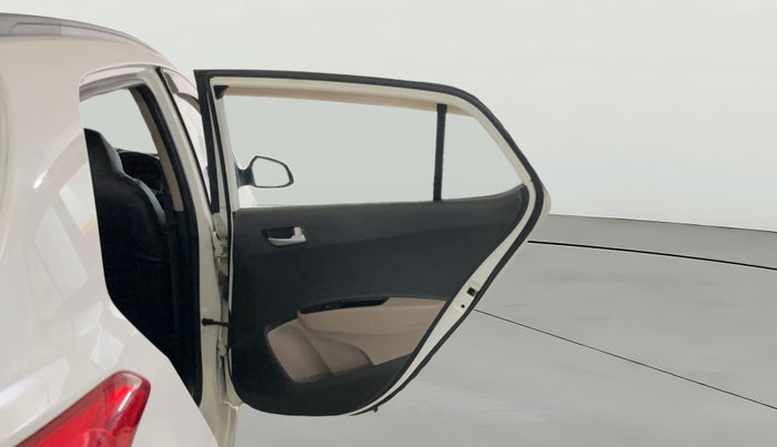 2017 Hyundai Grand i10 SPORTZ (O) 1.2 KAPPA VTVT, CNG, Manual, 81,878 km, RHS Rear Door