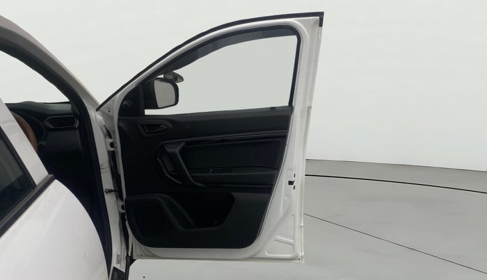 2024 Renault Kiger RXE MT, Petrol, Manual, 3,357 km, RHS Front Door