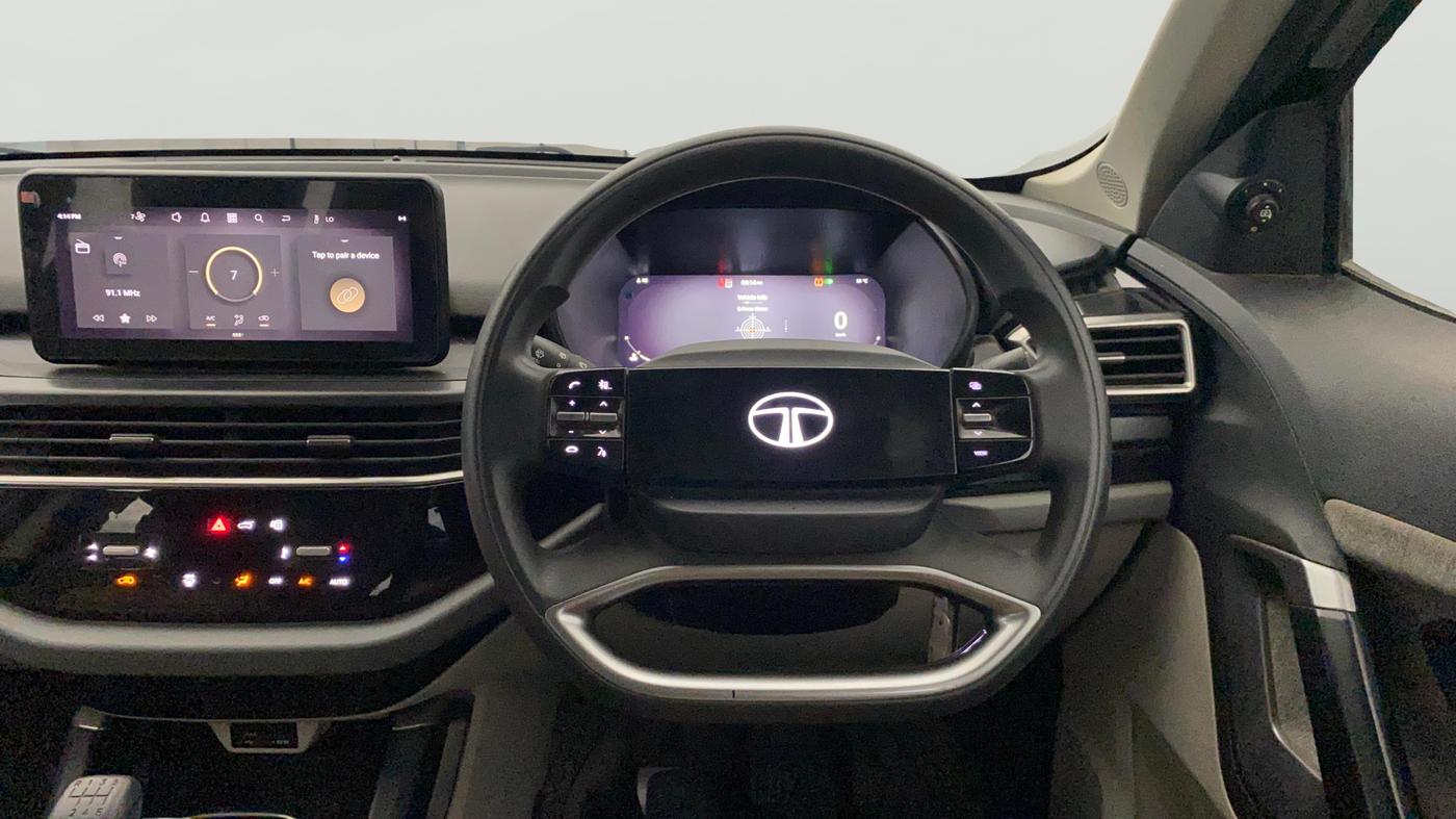 2024 Tata Safari PURE (O), Diesel, Manual, 68,201 km, Steering Wheel Close Up