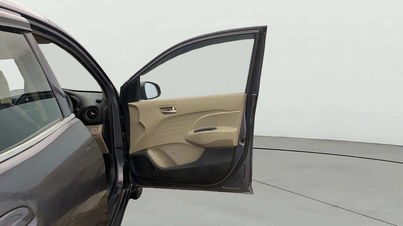 2019 Hyundai NEW SANTRO SPORTZ CNG, CNG, Manual, 85,746 km, RHS Front Door