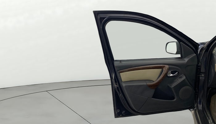 2014 Renault Duster 110 PS RXZ 4X4 MT DIESEL, Diesel, Manual, 1,69,999 km, LHS Front Door