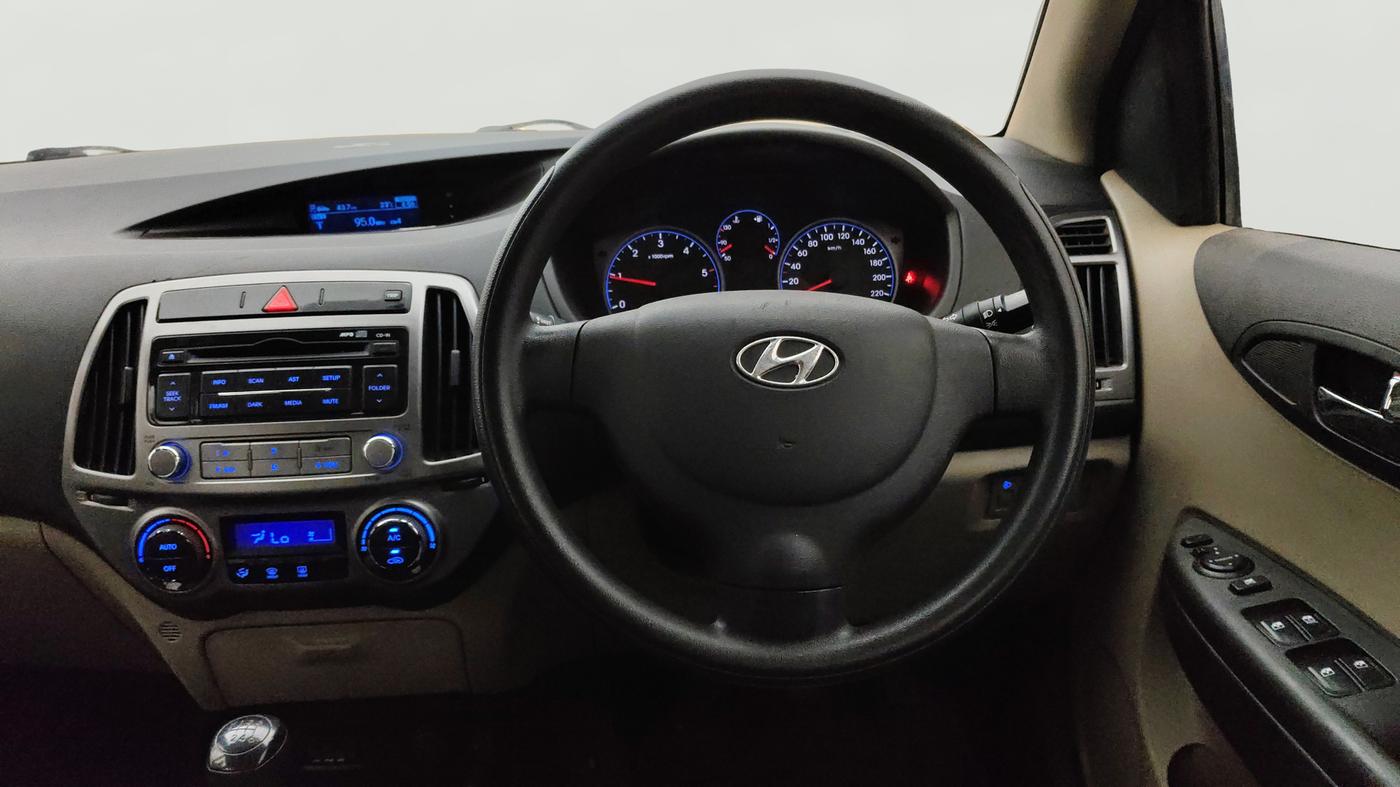 2013 Hyundai i20 MAGNA 1.4 CRDI, Diesel, Manual, 75,817 km, Steering Wheel Close Up