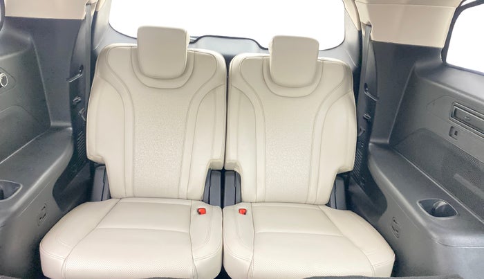 2022 Mahindra XUV700 AX 7 LUXURY D AWD AT 7 STR, Diesel, Automatic, 82,634 km, Third Seat Row ( optional )