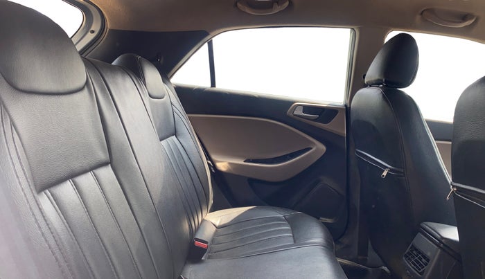 2019 Hyundai Elite i20 SPORTZ PLUS 1.2, Petrol, Manual, 59,323 km, Right Side Rear Door Cabin