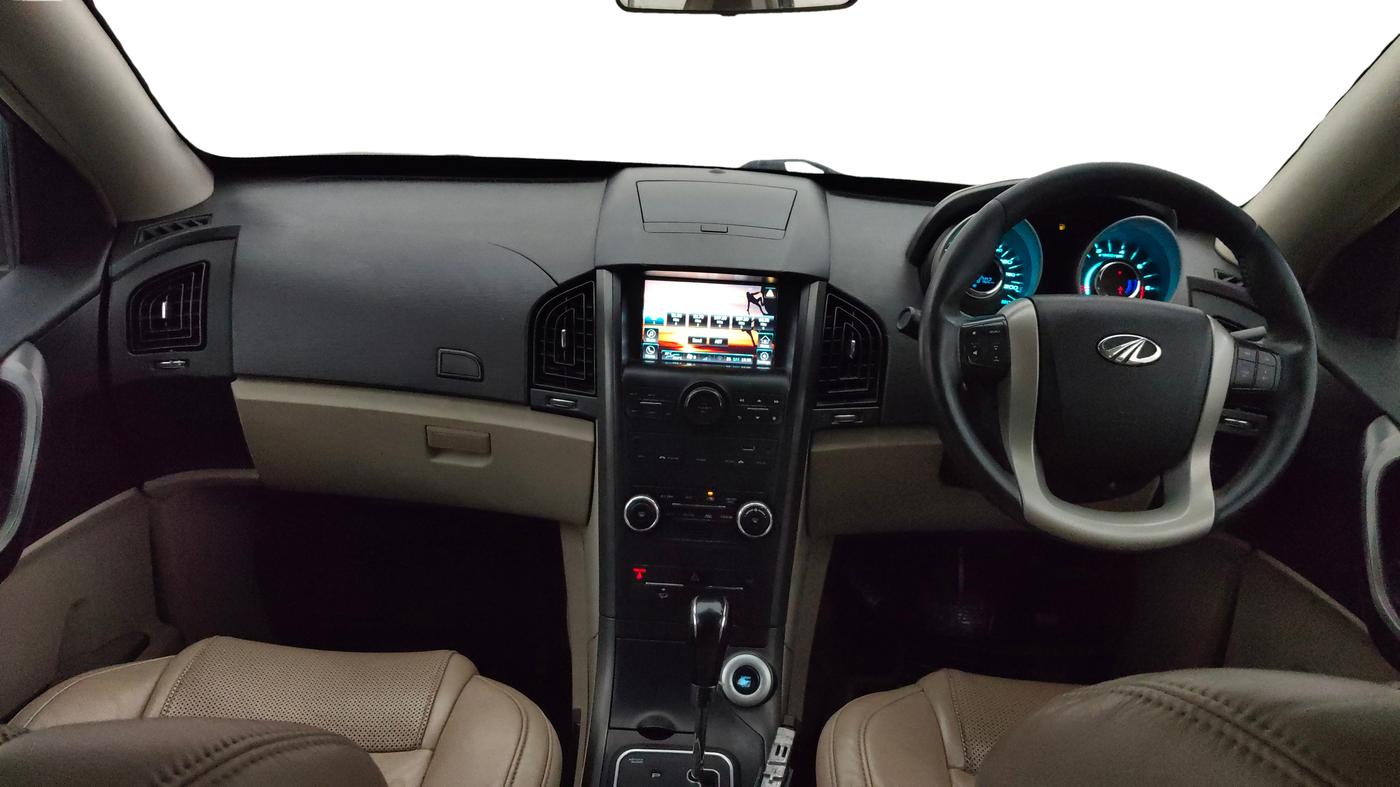2016 Mahindra XUV500 W8 AT, Diesel, Automatic, 1,18,690 km, Dashboard