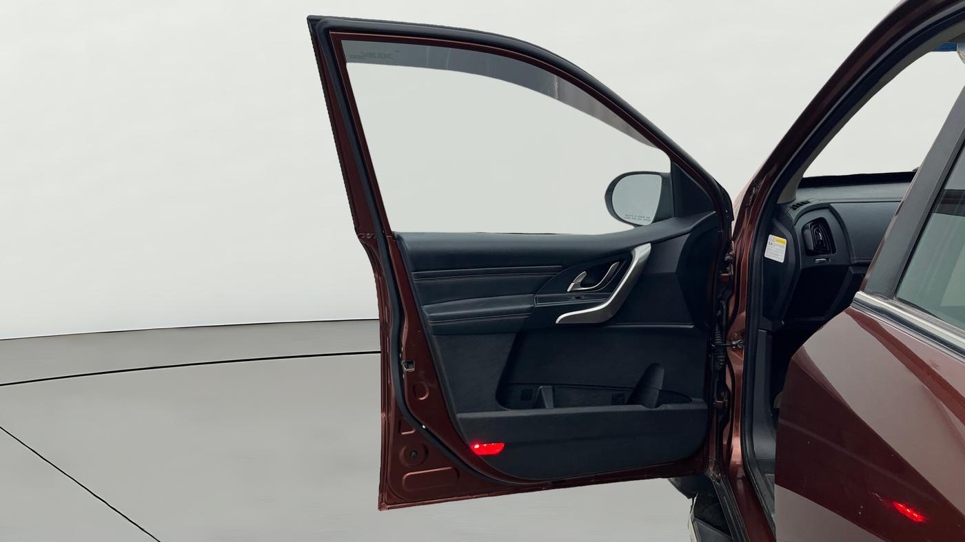 2018 Mahindra XUV500 W11 AT, Diesel, Automatic, 43,833 km, LHS Front Door
