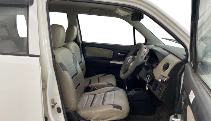 2016 Maruti Wagon R 1.0 VXI (O) AMT, Petrol, Automatic, 37,714 km, Right Side Front Door Cabin