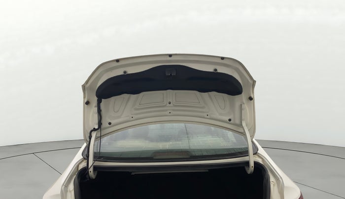 2016 Hyundai Verna FLUIDIC 4S1.6 VTVT SX AT, Petrol, Automatic, 95,846 km, Boot Door Open