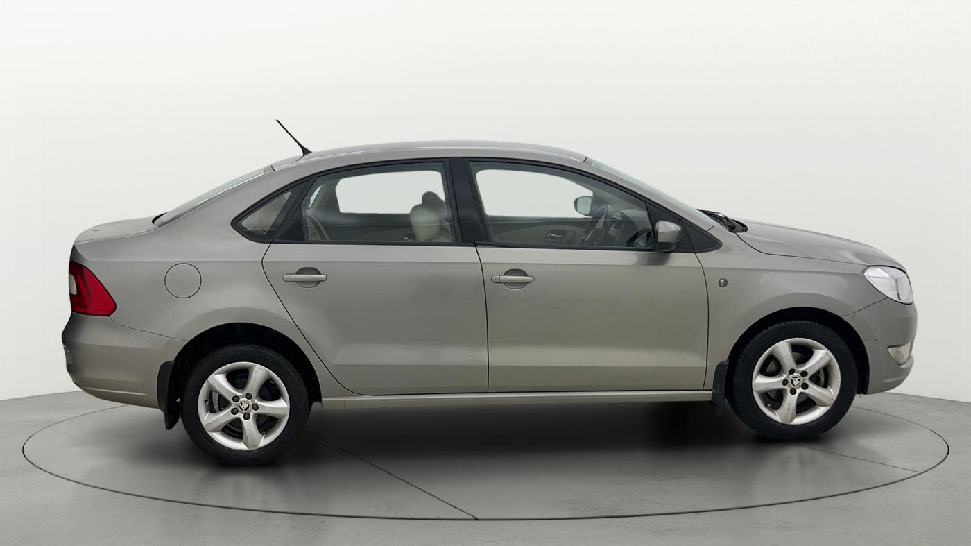 2013 Skoda Rapid ELEGANCE 1.6 MPI MT, Petrol, Manual, 69,053 km, Right Side View