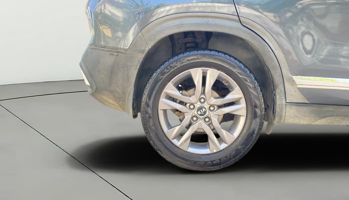 2020 KIA SELTOS HTX 1.5 PETROL, Petrol, Manual, 1,05,591 km, Right Rear Wheel