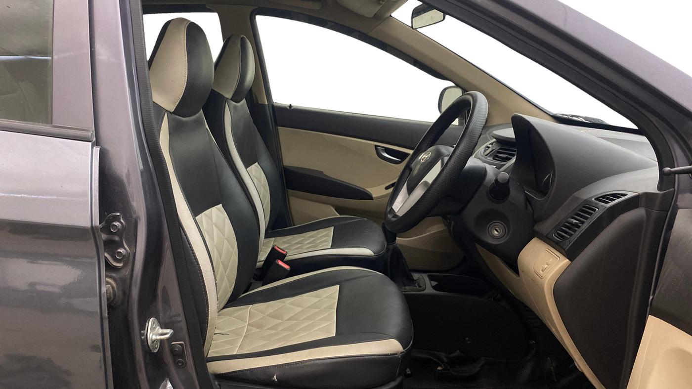 2018 Hyundai Eon SPORTZ, Petrol, Manual, 1,02,544 km, Right Side Front Door Cabin
