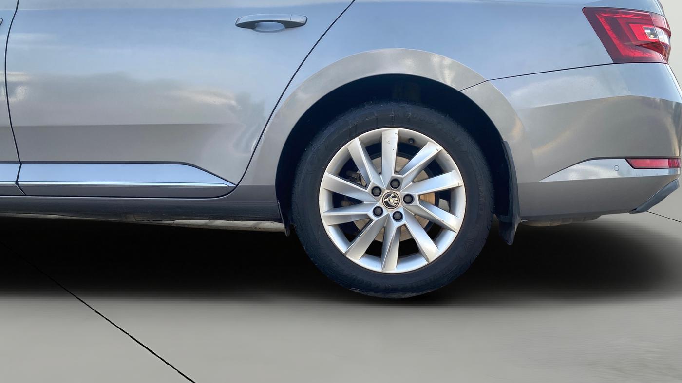 2018 Skoda Superb L&K 1.8 TSI AT, Petrol, Automatic, 86,785 km, Left Rear Wheel