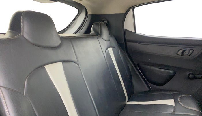 2016 Renault Kwid RXT 0.8, Petrol, Manual, 62,857 km, Right Side Rear Door Cabin