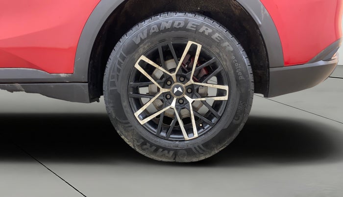 2022 Mahindra XUV700 MX P MT 5 STR, Petrol, Manual, 29,161 km, Left Rear Wheel
