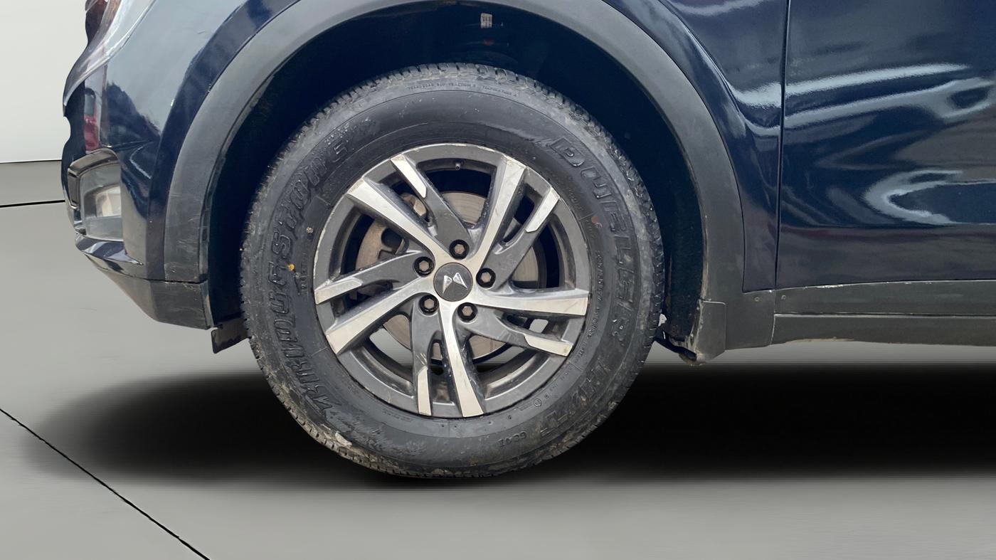 2022 Mahindra XUV700 AX 5 P MT 7 STR, Petrol, Manual, 1,11,115 km, Left Front Wheel