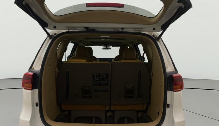 2020 KIA CARNIVAL PRESTIGE 2.2 7 STR, Diesel, Automatic, 1,21,694 km, Boot Open Zoomed View
