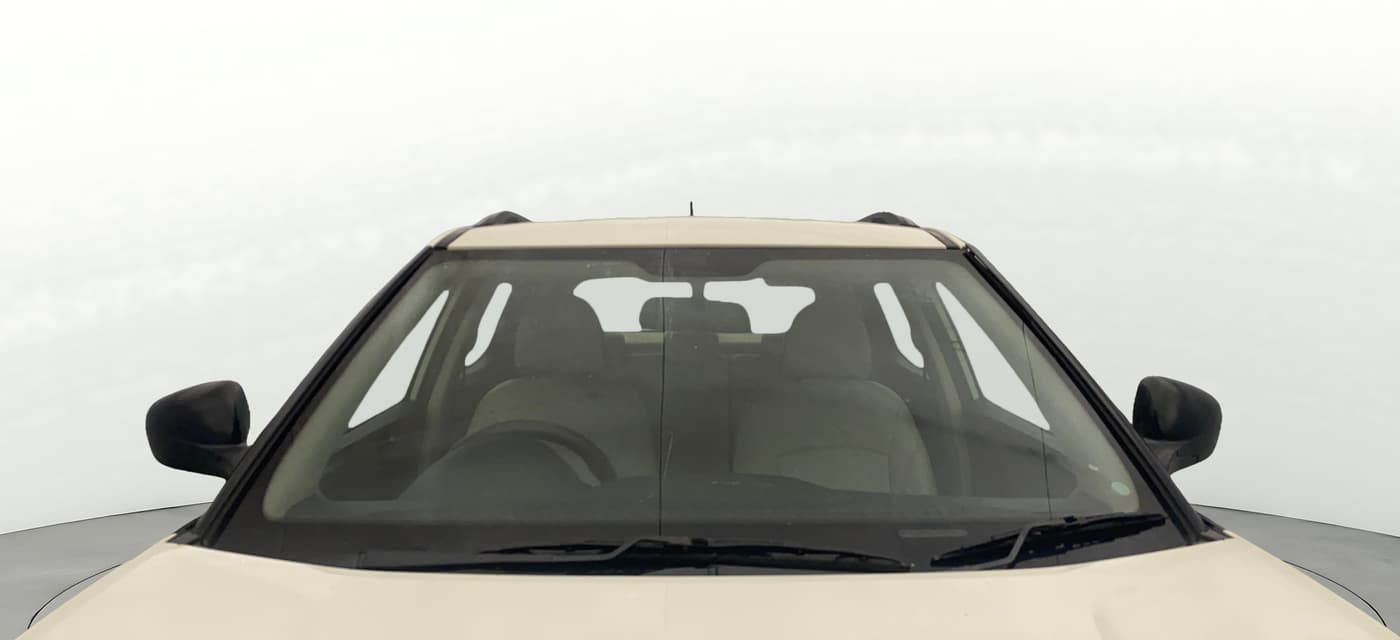 2020 Mahindra XUV300 W6 1.2 PETROL, Petrol, Manual, 1,23,203 km, Front Windshield