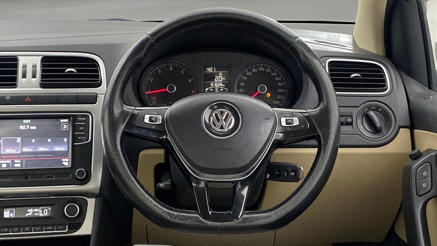 2017 Volkswagen Ameo HIGHLINE1.2L PLUS 16 ALLOY, Petrol, Manual, 1,31,623 km, Steering Wheel Close Up
