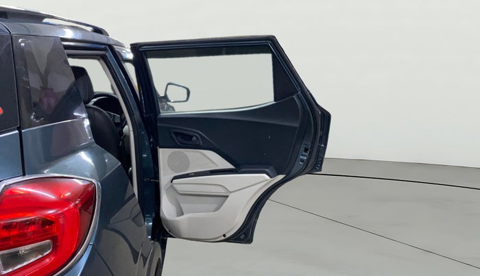 2022 Mahindra XUV300 W6 1.2 PETROL, Petrol, Manual, 39,602 km, RHS Rear Door