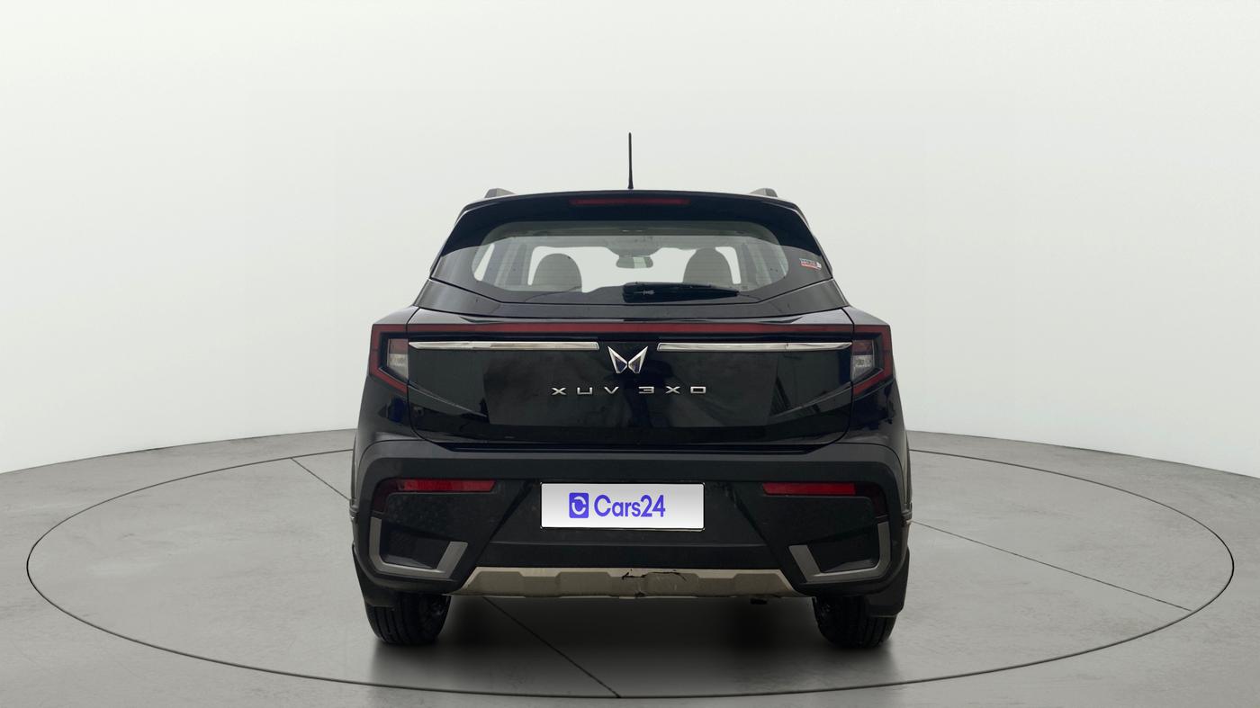 2025 Mahindra XUV 3XO AX5 1.2 L TCMPFI AT, Petrol, Automatic, 13,681 km, Back/Rear