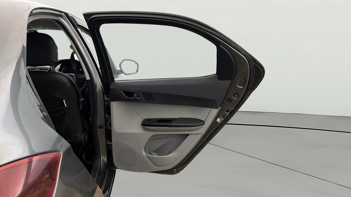 2022 Tata Tiago XT CNG, CNG, Manual, 33,279 km, RHS Rear Door