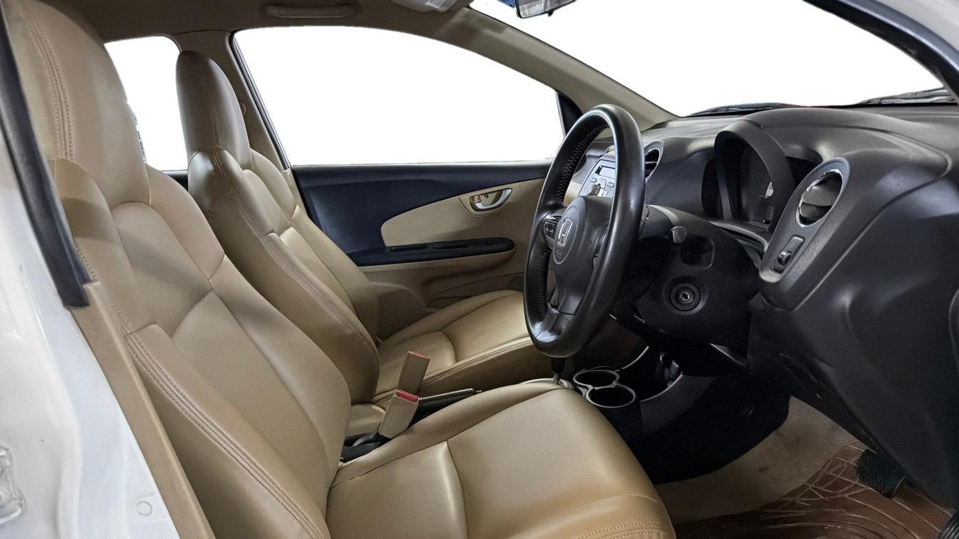 2014 Honda Brio VX AT, CNG, Automatic, 40,556 km, Right Side Front Door Cabin