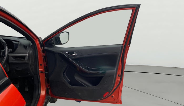 2023 Tata NEXON FEARLESS + SUNROOF AMT DUAL TONE 1.5 DIESEL, Diesel, Automatic, 15,482 km, RHS Front Door