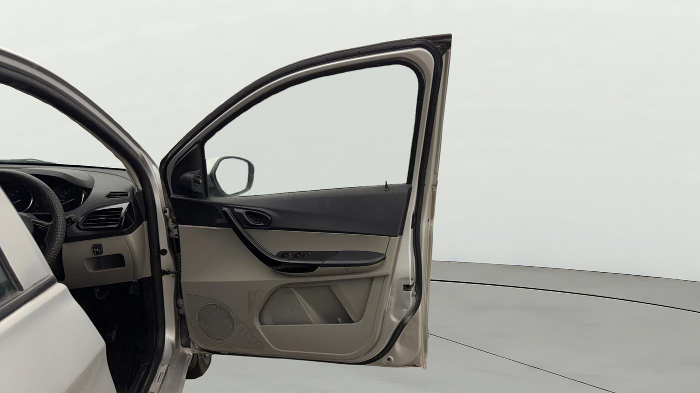 2019 Tata Tiago XT PETROL, CNG, Manual, 89,491 km, RHS Front Door