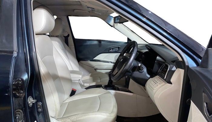 2022 Mahindra XUV300 W8 (O) 1.5 DIESEL, Diesel, Manual, 1,10,037 km, Right Side Front Door Cabin