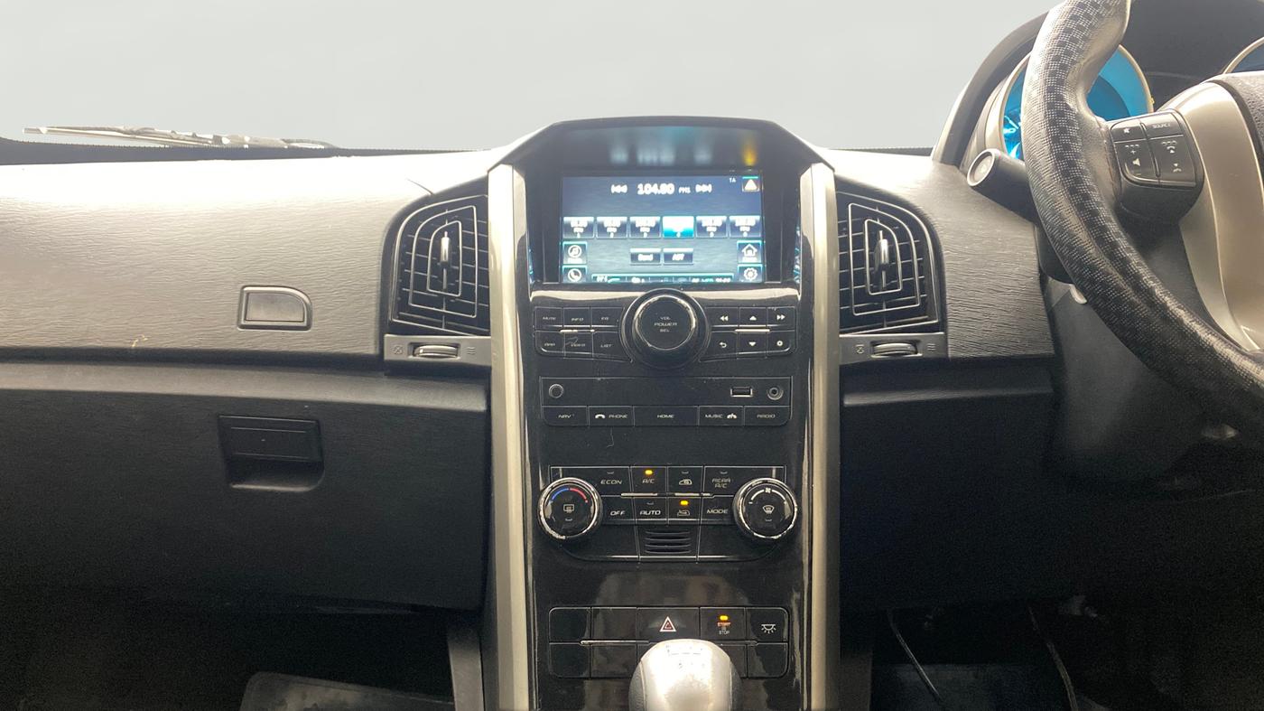 2019 Mahindra XUV500 W7, Diesel, Manual, 1,40,404 km, Air Conditioner