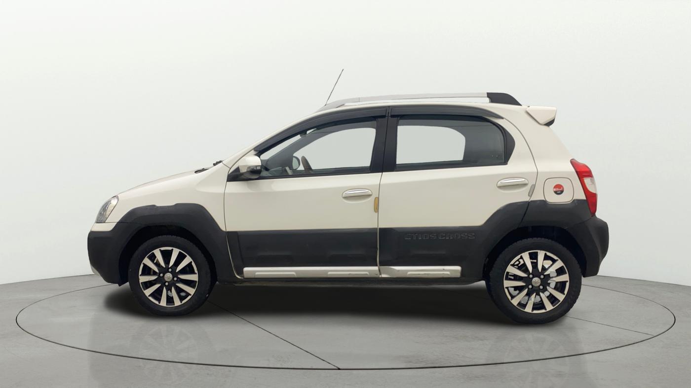 2014 Toyota Etios CROSS 1.4 VD, Diesel, Manual, 73,802 km, Left Side