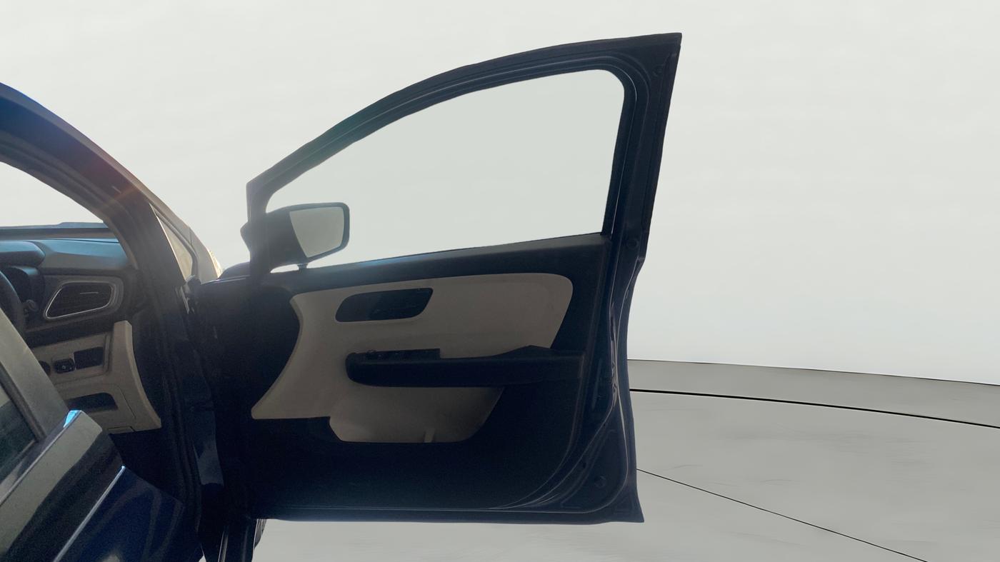 2023 Tata ALTROZ XM PLUS PETROL, CNG, Manual, 28,172 km, RHS Front Door